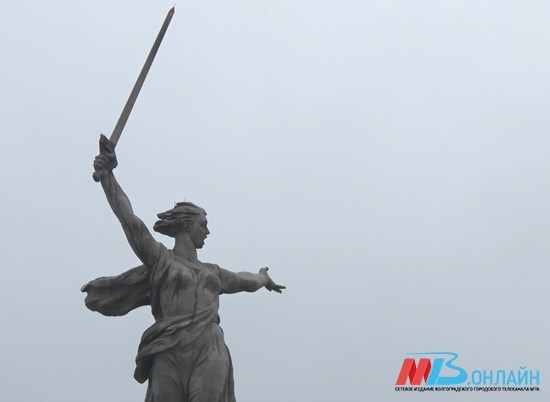На монументе "Родина-мать зовёт!" в Волгограде появились пятна и трещины